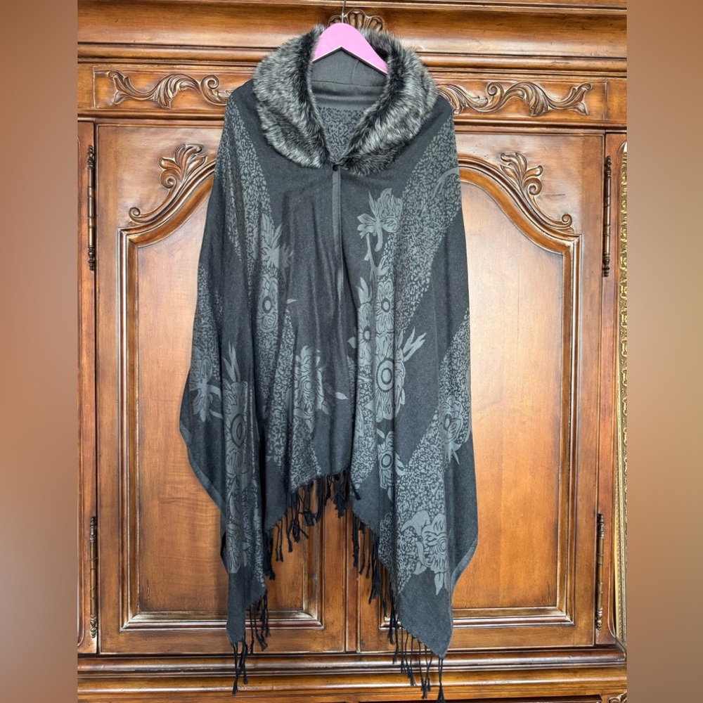 Gray Damask Poncho/Cape with Faux Fur Collar and Snap Closure
